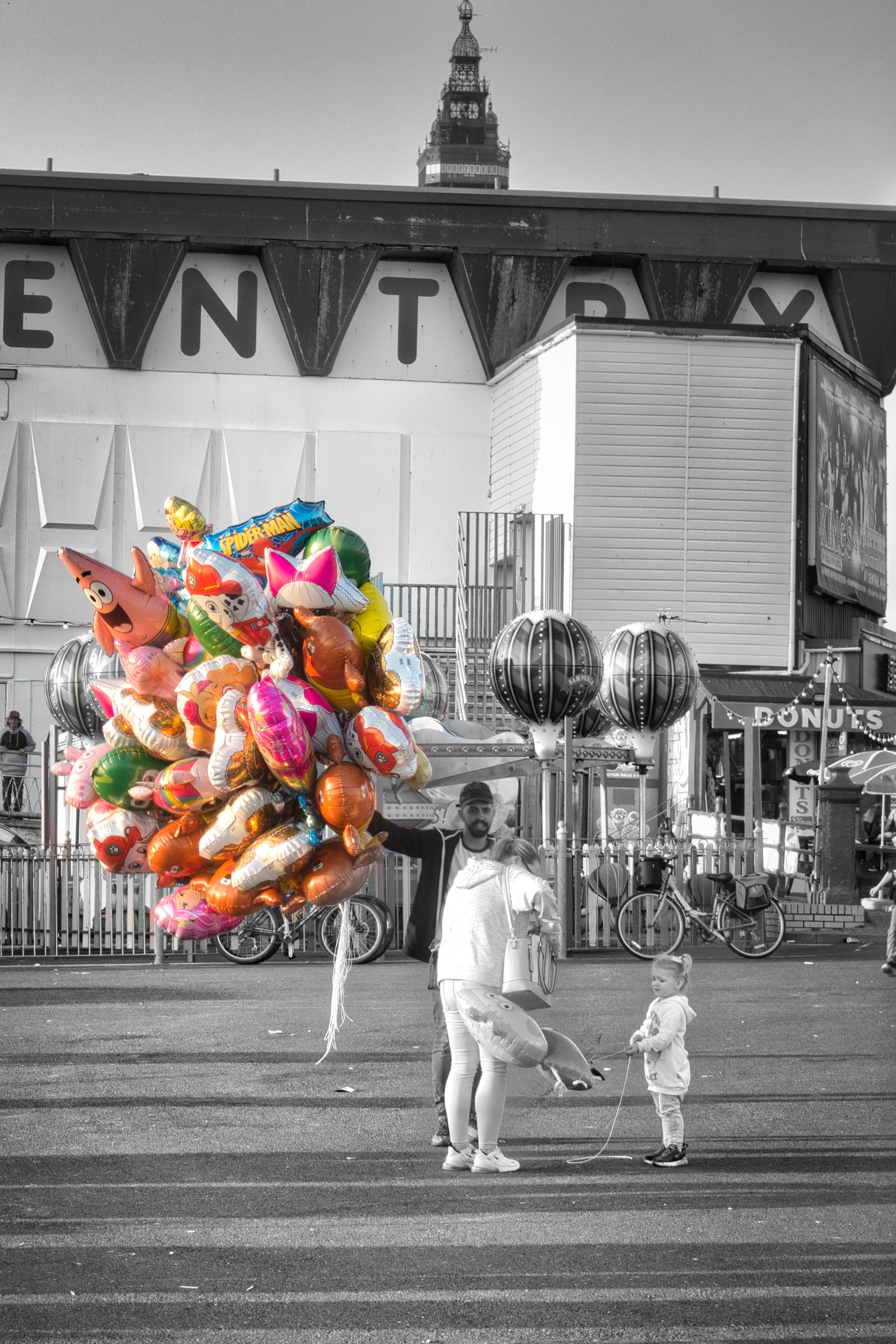 The Balloon Man 1 - DSC08632 - Photo - Photographer Martin Fisher